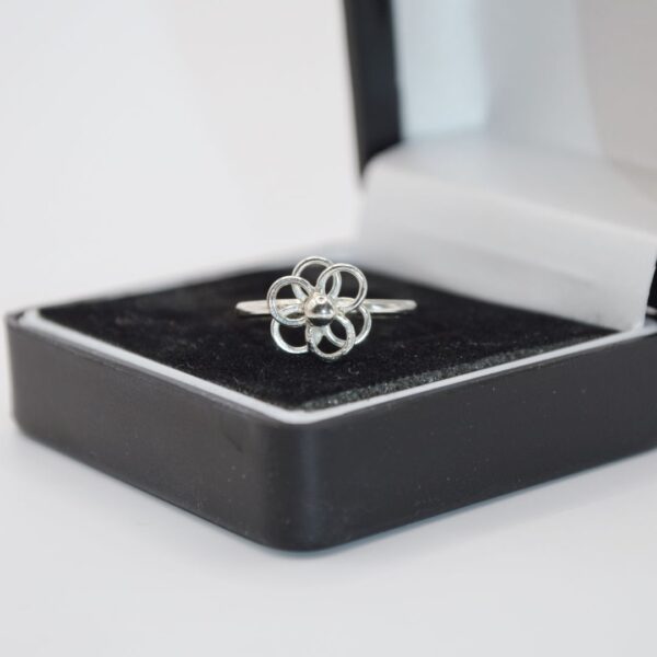 Anillo flor T6